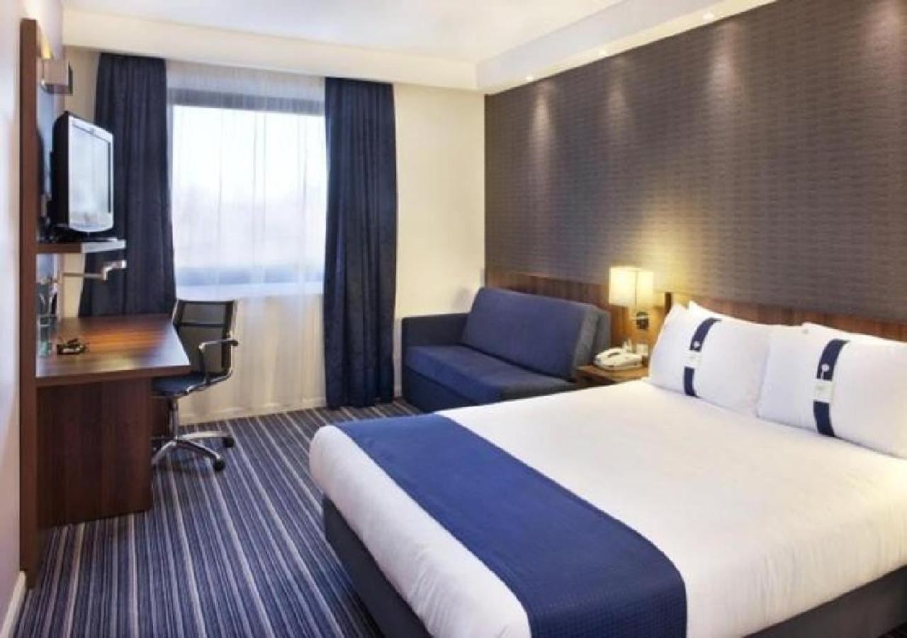 Holiday Inn Express Colchester By Ihg Экстерьер фото