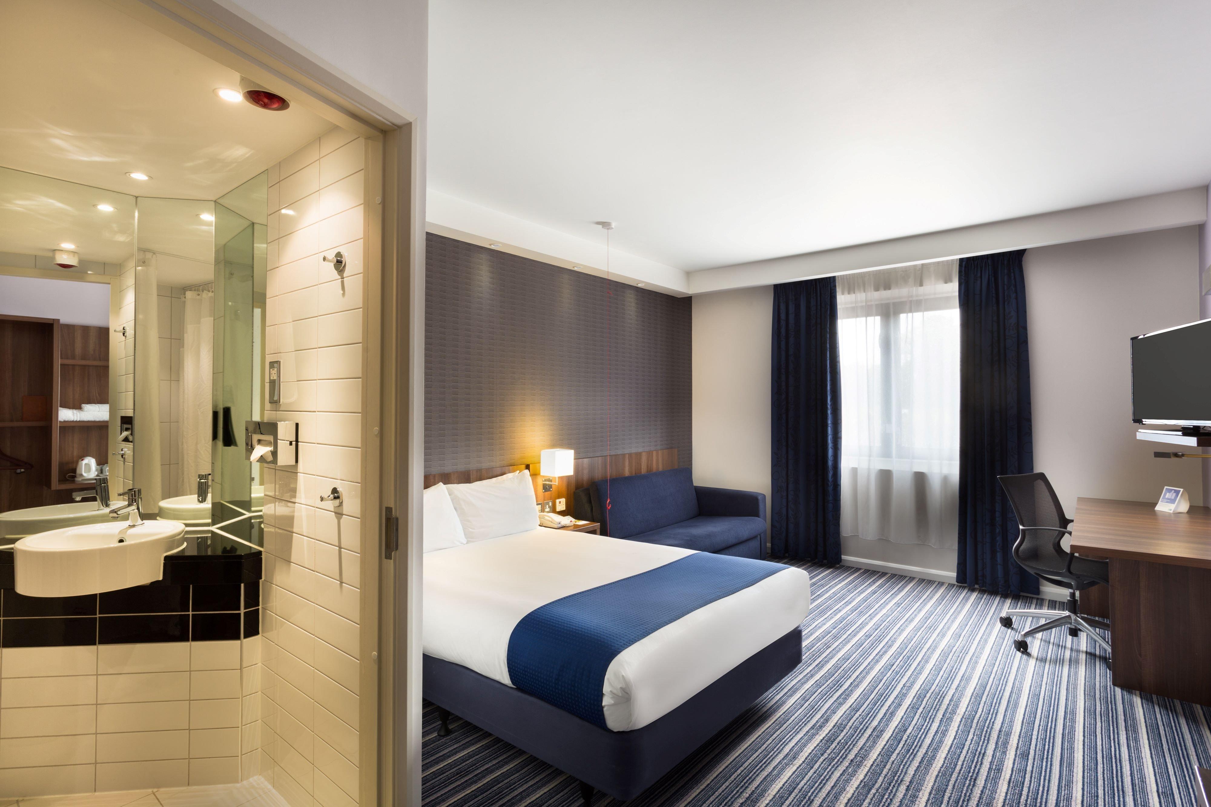 Holiday Inn Express Colchester By Ihg Экстерьер фото