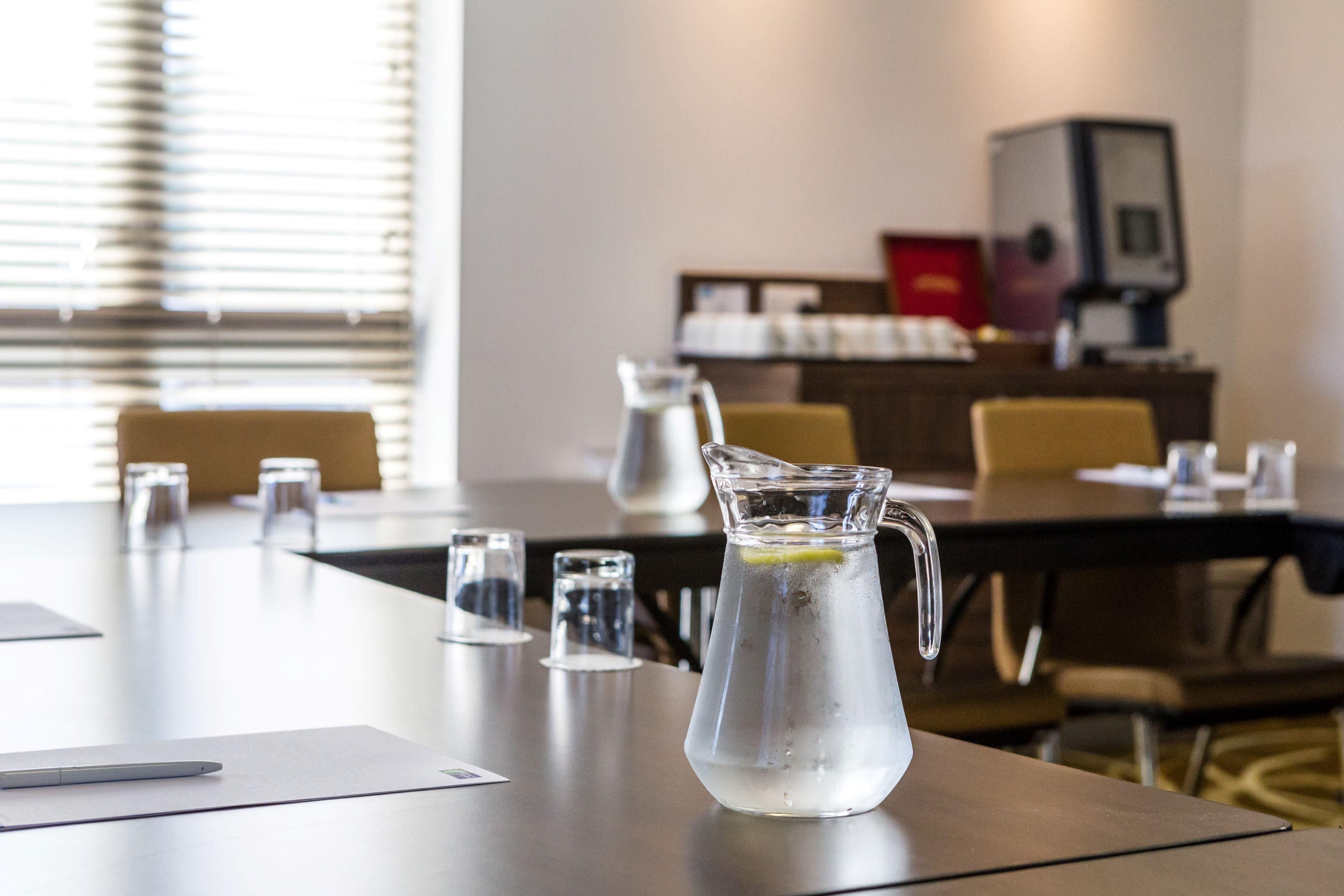 Holiday Inn Express Colchester By Ihg Экстерьер фото