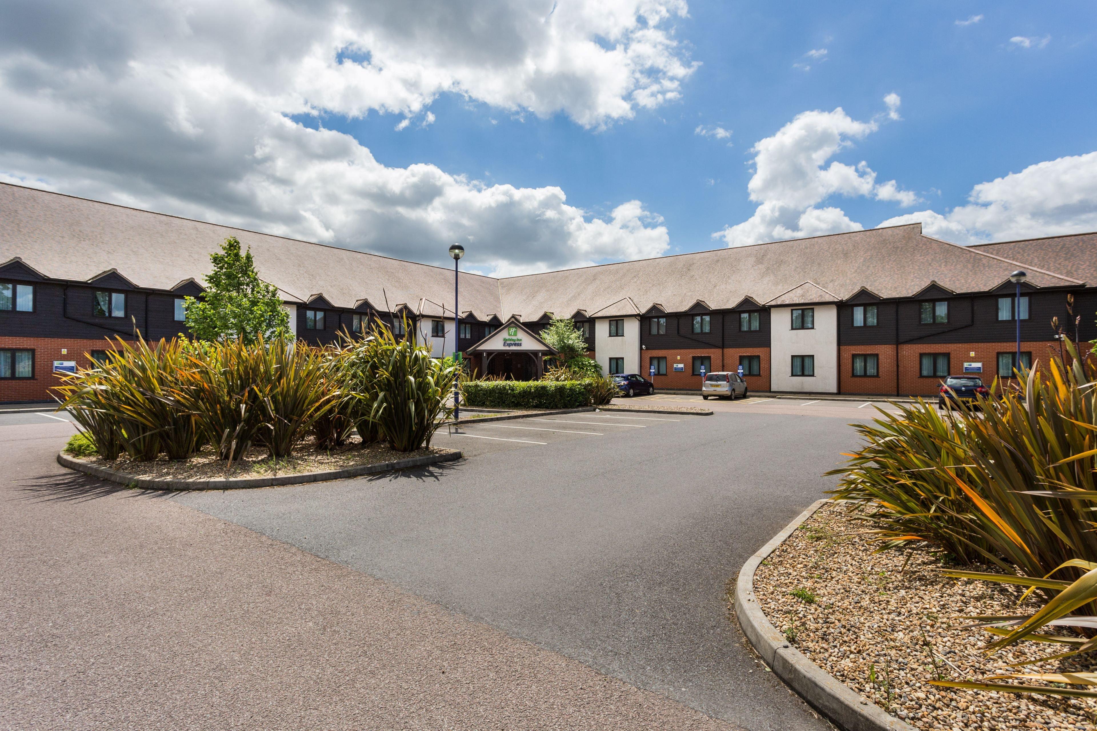 Holiday Inn Express Colchester By Ihg Экстерьер фото