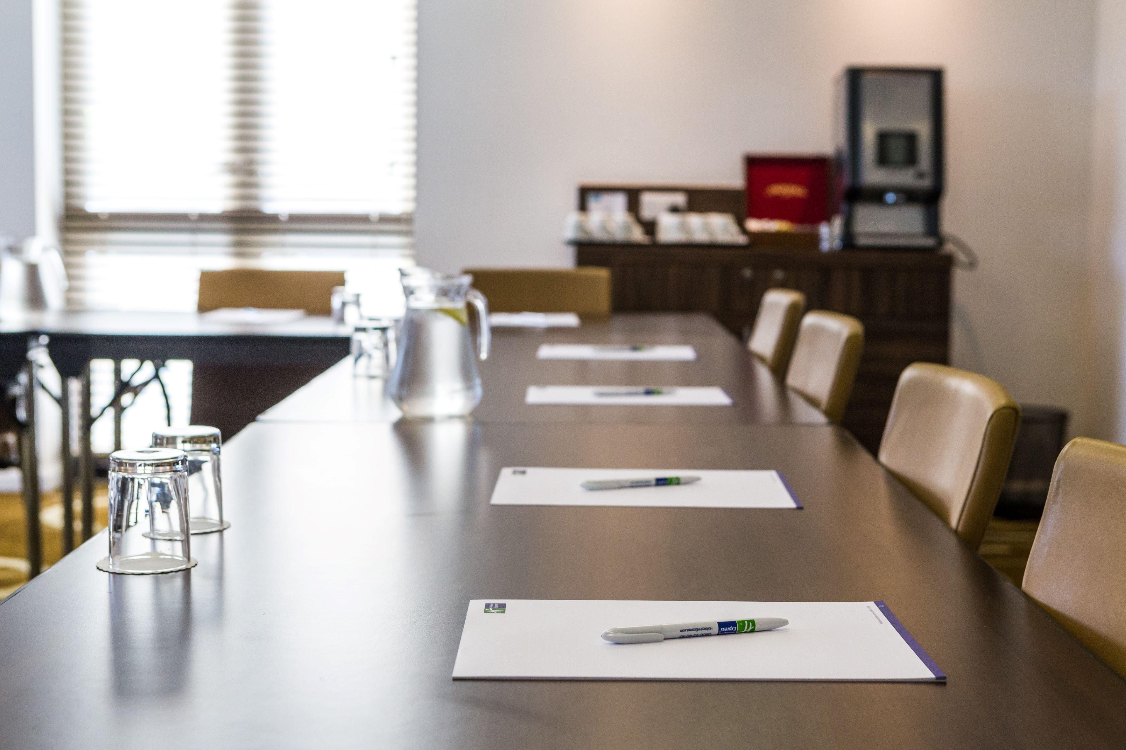 Holiday Inn Express Colchester By Ihg Экстерьер фото