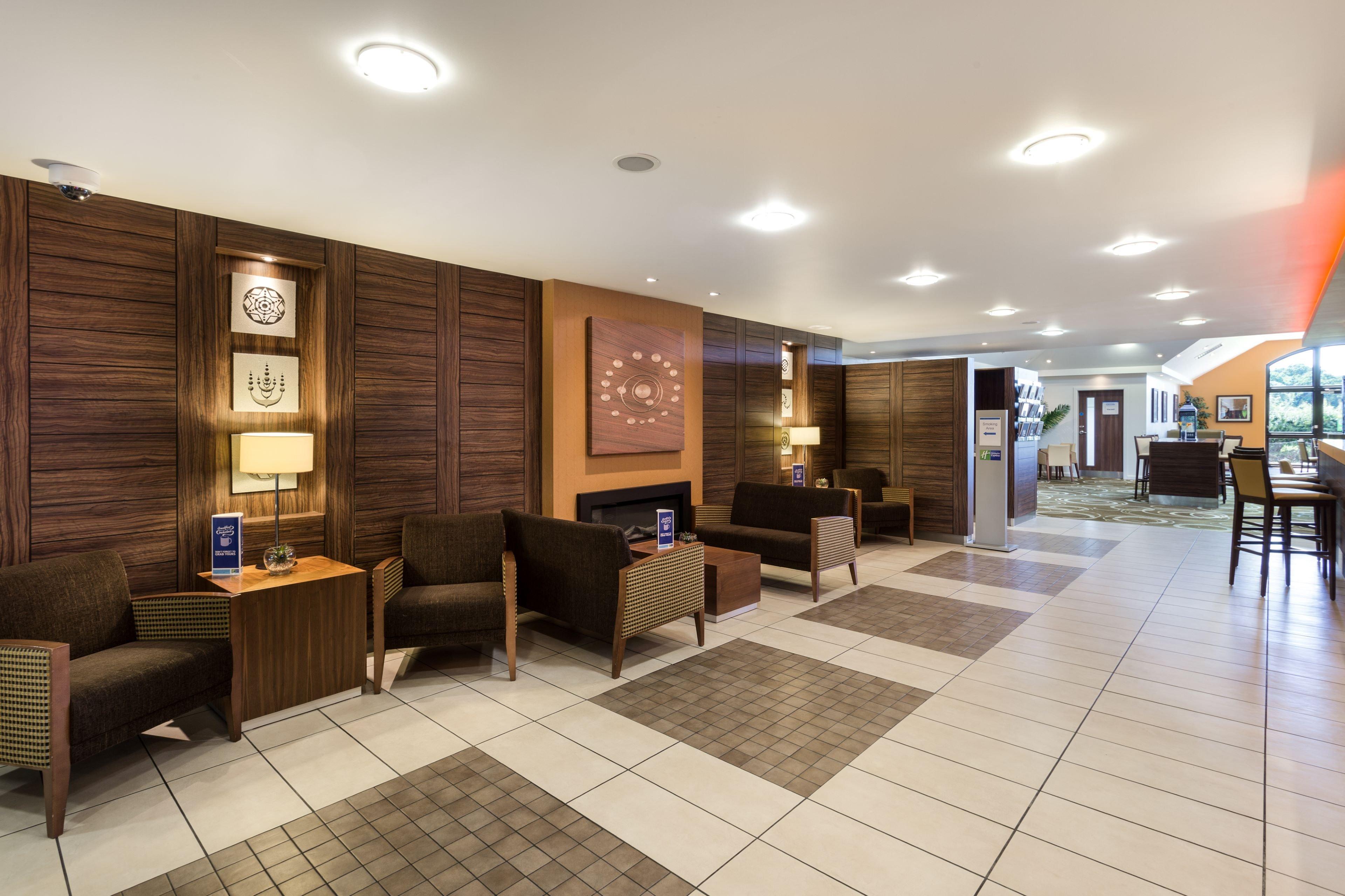 Holiday Inn Express Colchester By Ihg Экстерьер фото