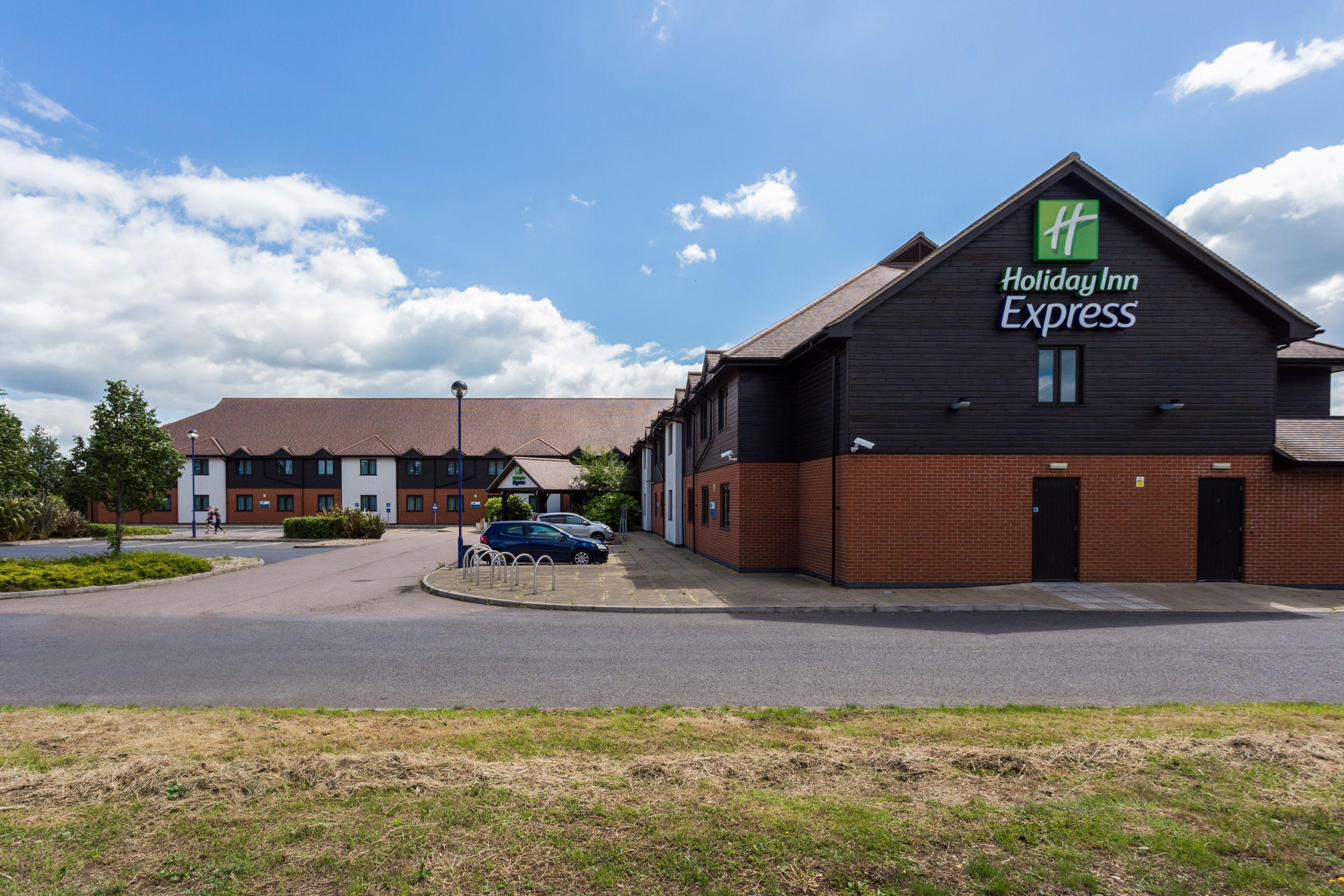 Holiday Inn Express Colchester By Ihg Экстерьер фото